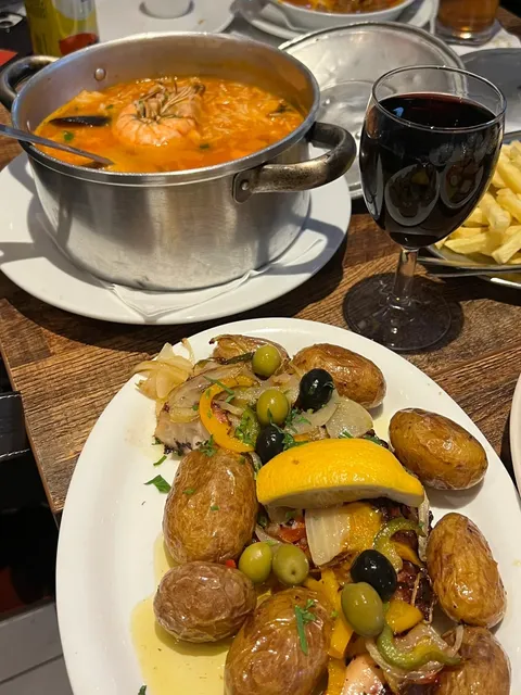 London | Hearty Portuguese Cuisine with Hot Meals and Strong Wine 🍽️