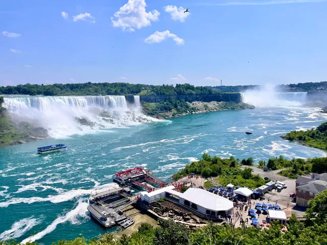 🇨🇦 This Page in World Geography Finally Turned to Niagara Falls