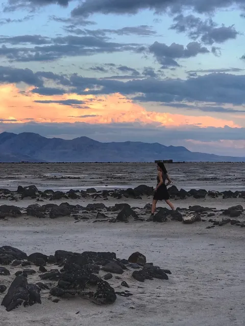 🌀 Salt Flats, Distant Mountains & Sunset | An Adventure in Land Art 