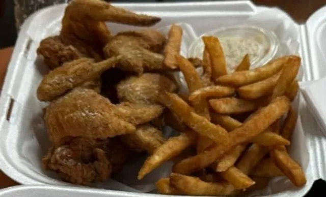K&T‘s Fish & Chicken – Where Comfort Food Dreams Come True! 🐟🍗🍟