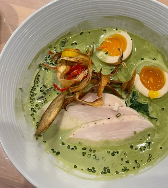 There are some matcha fans who have never tried matcha ramen!