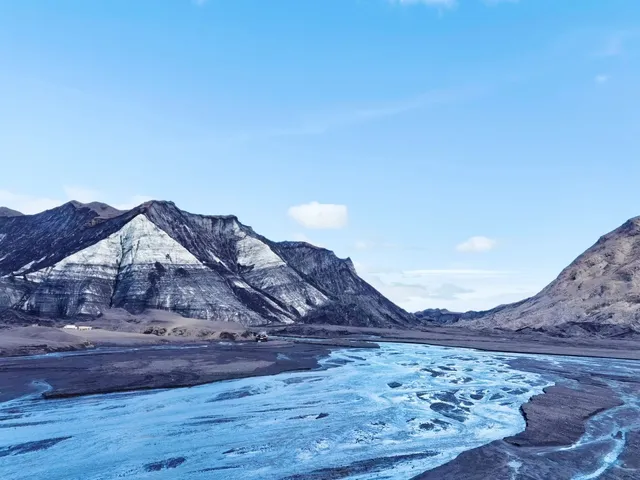 Glacial Cave Adventure Guide: Troll Expedition