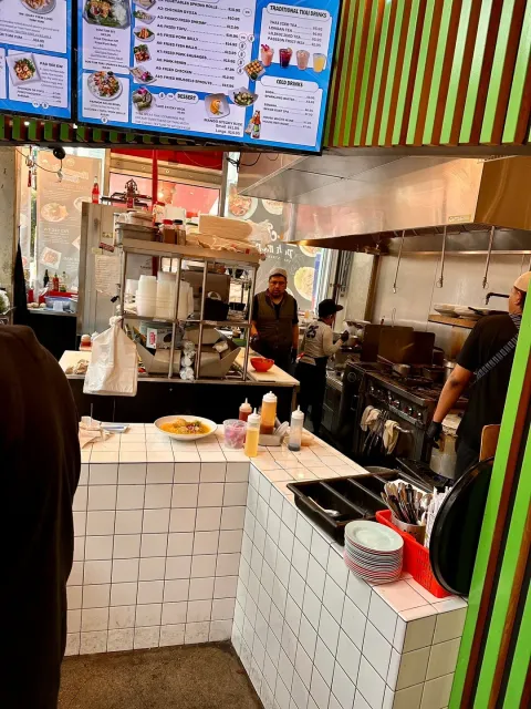 🍜 Awesome Casual Thai Food – So Good! 🍜