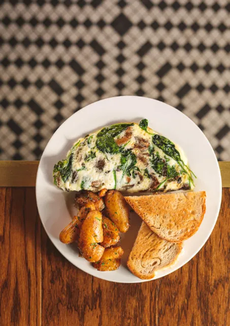 ​​8eleven Bistro | Where Creative Cuisine Meets Cozy Elegance