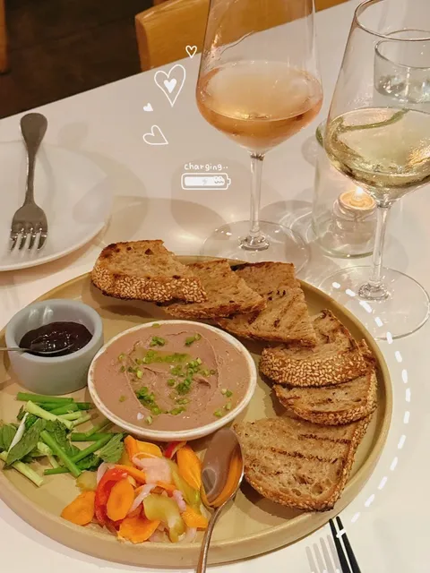 Stumbled Into the Most Vibe-Worthy Little Restaurant  🍷✨