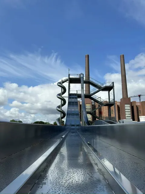 🇩🇪 Wolfsburg (Wolf Castle 🐺) – Autostadt & Outlet Shopping!