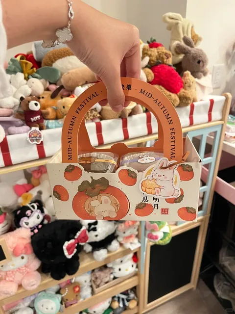   Adorable and Delicious Hello Kitty Mooncakes Are Absolutely Amazing!