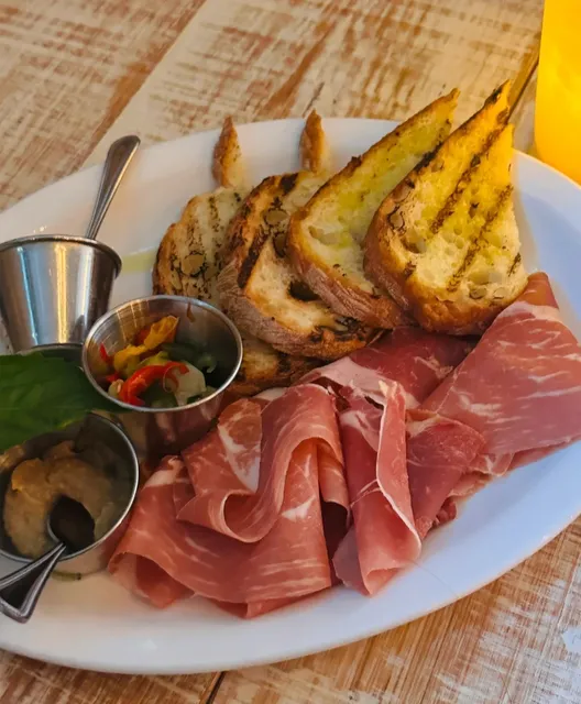 🍷 Secretly Operating for 20 Years… Chicago’s Best Italian Food! 🔥