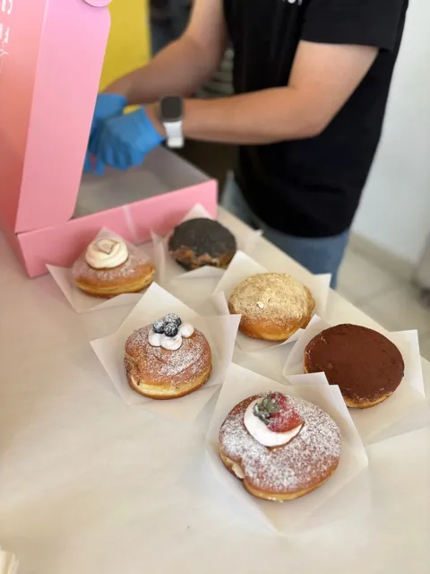 🍩 Flour Fresh Cream Donut — Chewy, Creamy Korean Donuts in LA!