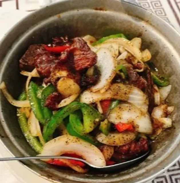 Cleveland's Unassuming Gem for Fresh, Authentic Thai & Chinese Seafood