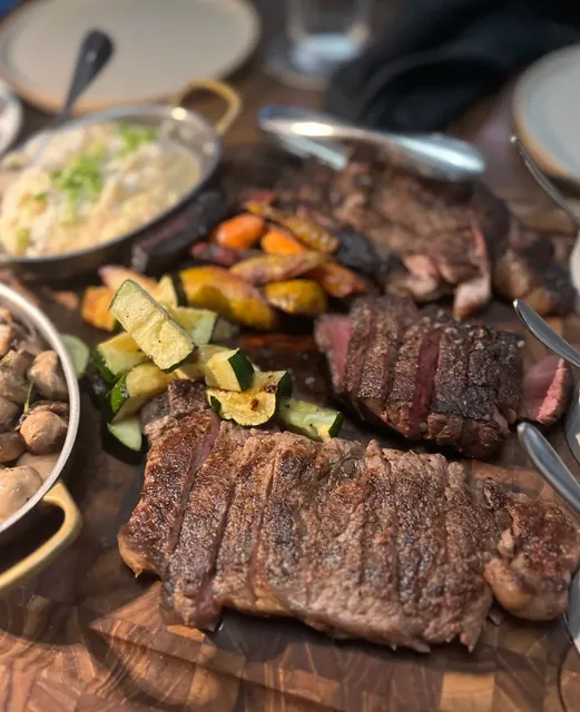  Chop Steakhouse & Bar – Toronto’s Downtown Steakhouse Gem! 🥩✨