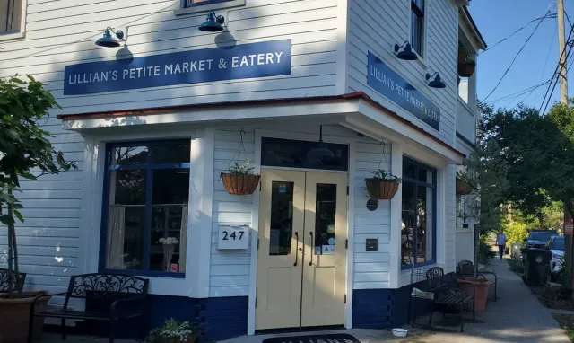 Lillian's - A True Neighborhood Gem! 💎