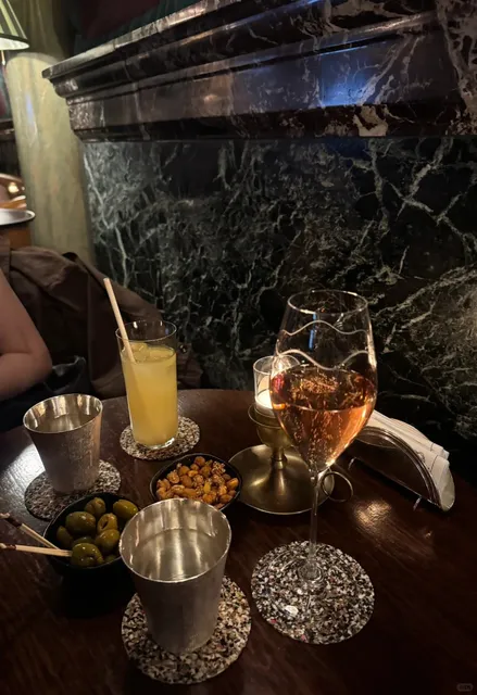 | A Bar Worth Returning To – Scarfes Bar at Rosewood Hotel ！！🎷🍸