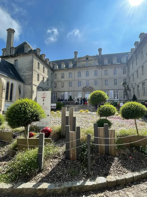 🏰 Bayeux - A Millennia-Old Ancient Town! 🌟