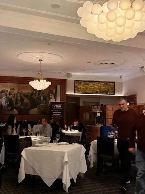 NYC | Delmonico's & A Rainy Day Food Tour 🥩🍔