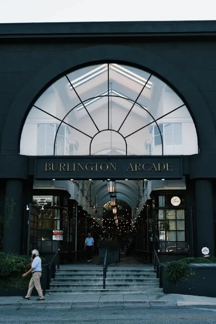 📍Los Angeles | Burlington Arcade