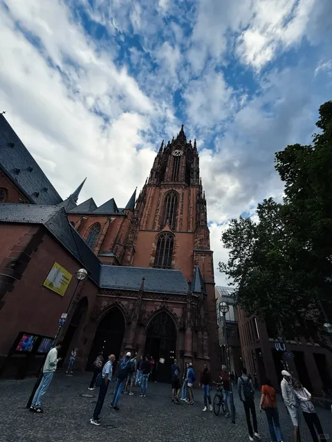 Experiencing the Grandeur of History at Römerberg Square 🌆