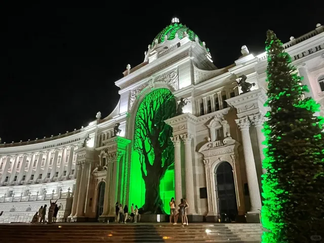Kazan’s Farmer’s Palace: A Nighttime Enchantment Near the Kremlin✨