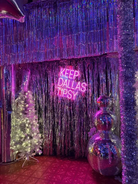 Dallas | The Most Festive Holiday Bar: Tipsy Elf 🎄🍸