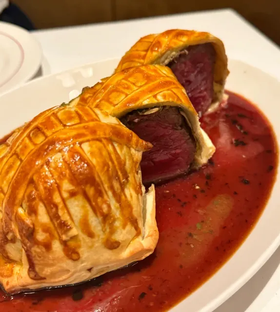 📍 Had Wellington steak at 🇪🇸 Barcelona 🥩😋