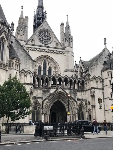 🏛️ The Royal Courts of Justice: A Gothic Masterpiece of Law & Legacy