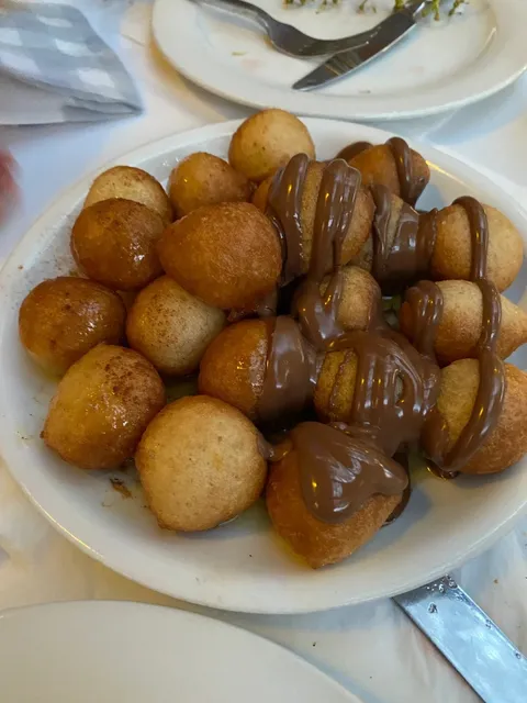 Athens' Best Kept Secret: Koutouki Kalypso's Legendary Lamb Chops! 🐑