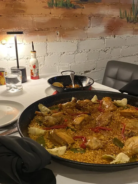 Toronto | Iron Pot Stewed Bunny (Spanish Edition)