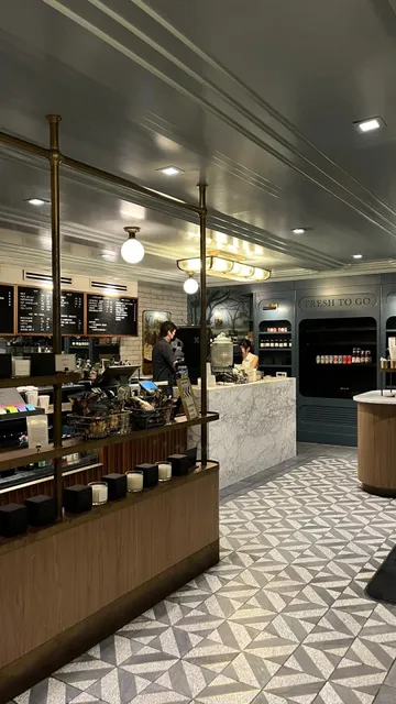 🇺🇸 Franklin’s | A Vibe of Retro Cool & Inclusive Energy !☕️🏳️‍🌈