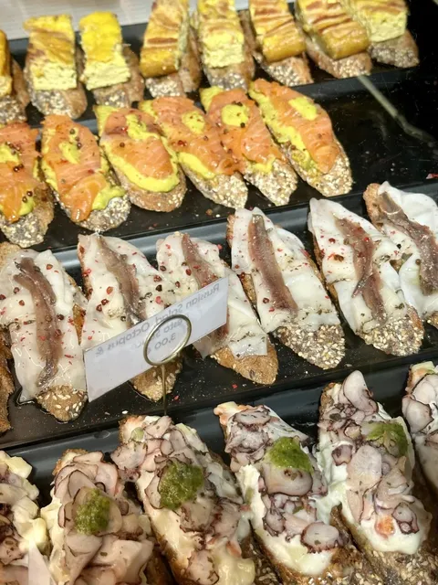 Florence 🇮🇹 | Super Delicious Cicchetti 🍕 at the Central Market