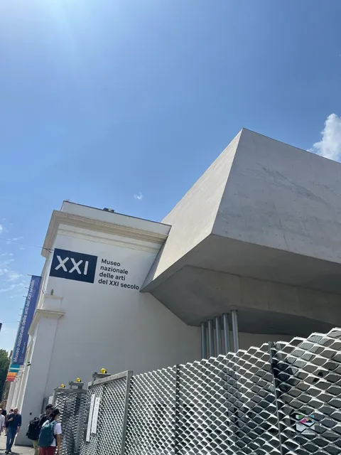 Holiday Fun Beyond Theme Parks: Art Exhibitions with Kids 🖼️