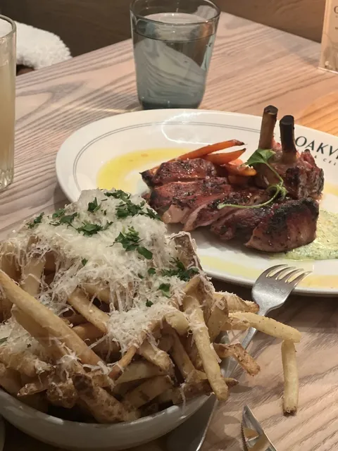 Chicago's Perfect West Loop Restaurant for a Girls' Night Out! 🥂