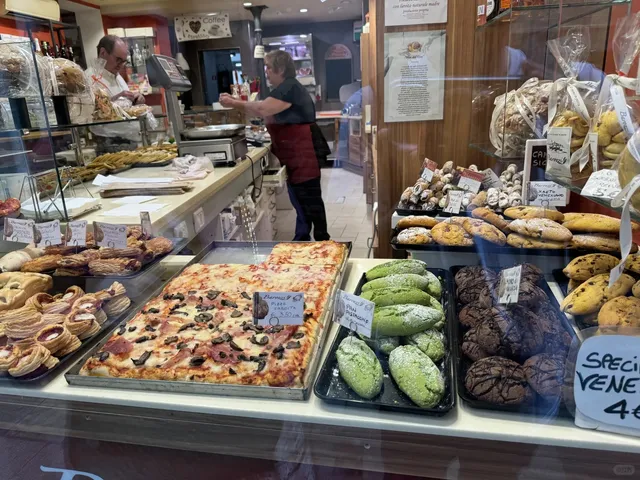 Venice Must-Visit Old Shop: Pasticceria Tonolo ☕🥐