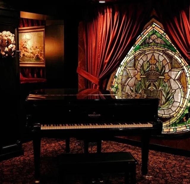 An Immersive Night of Magic and Dinner!