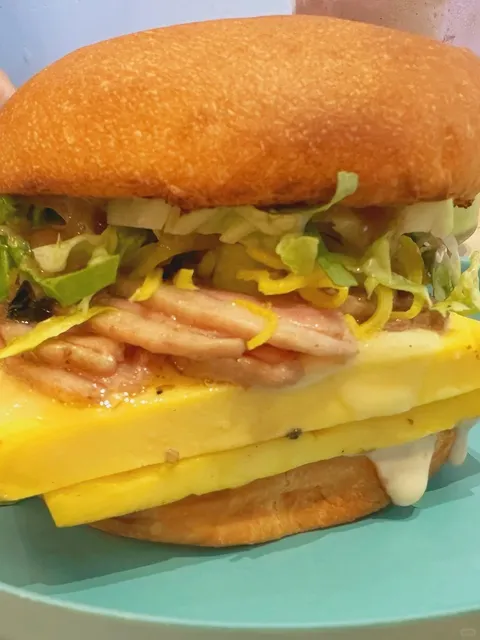 🇨🇦 A little café in Victoria, Canada that brings joy