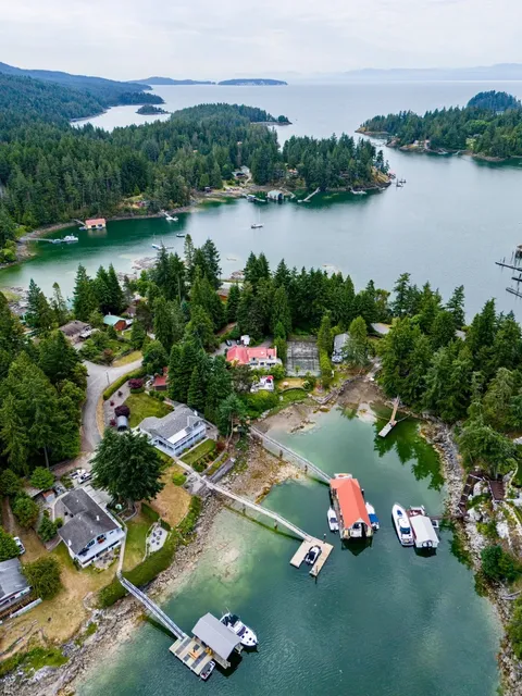 🇨🇦 Vancouver’s Hidden Paradise: Madeira Park on the Sunshine Coast 