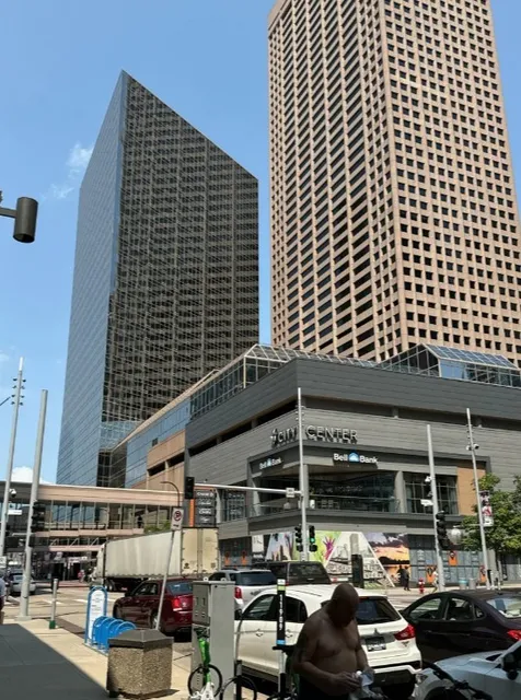 🏙️ Minneapolis Downtown West | Where Urban Pulse Meets Modern Charm