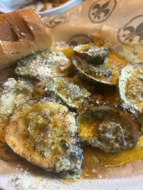 Chargrilled Oysters at Neyow’s Creole Cafe — Absolutely Amazing! 🦪