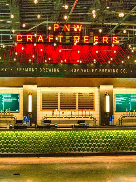 Seattle | Dining at Climate Pledge Arena