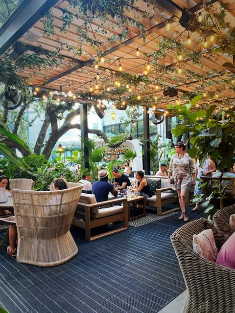 Austin’s Trendy aba Restaurant: An 85/100 Date Spot! 🏝🌞