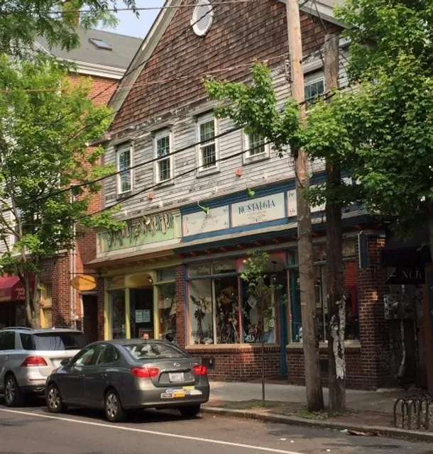 A Cozy Breakfast Spot in the Alley