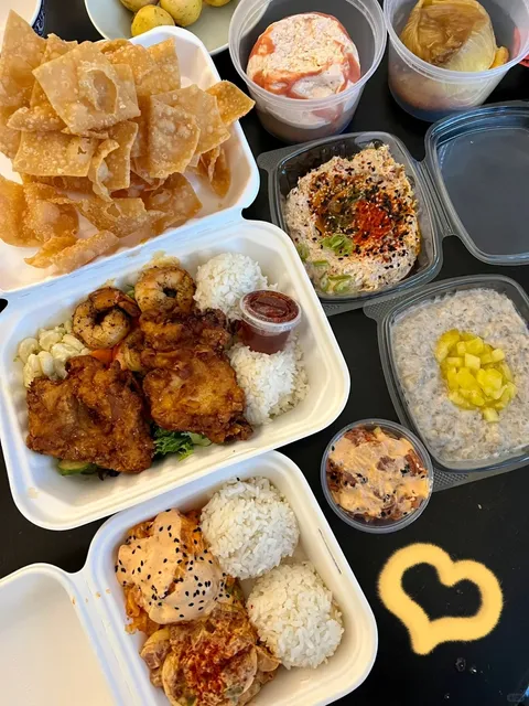  I Tried Almost Everything on the Menu at This Hawaiian Restaurant 🍥