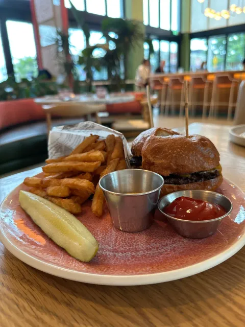 Wyn Wyn in Miami – A True Win-Win! 🎉🍽️✨