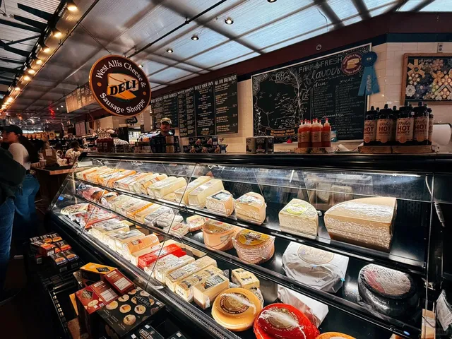 🇺🇸 Milwaukee Public Market | Historic Third Ward 🧀