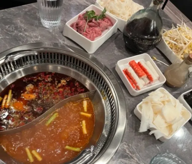 🥘 Yue Bai Wei Hot Pot | A Spicy & Satisfying Feast in Pittsburgh