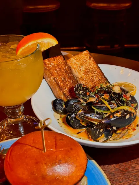 🇨🇦 Bard & Banker | A Hidden Gem in Victoria 🍽️