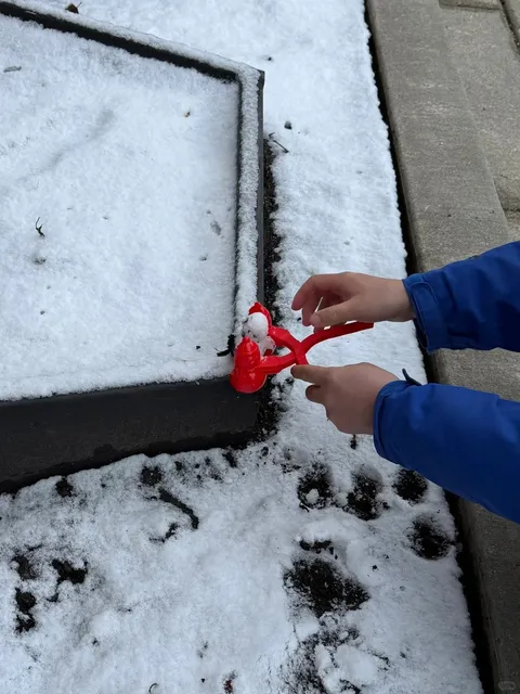 Madison｜Snowy Day Fun! 🌨️ Building Mini Snowmen ⛄️ & Ducks 
