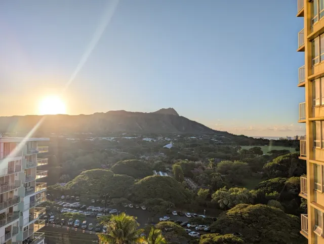 Feel Like Royalty at the Queen Kapiʻolani Hotel! 👑