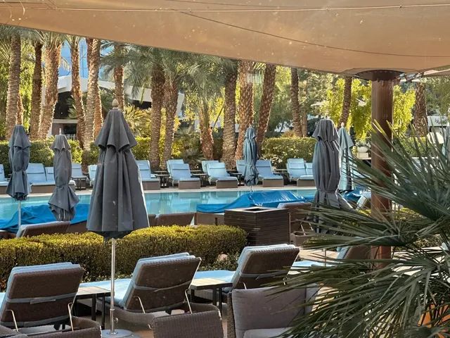 Top 10 Hotel Picks for Thanksgiving & F1 Vegas 🏎️🍁