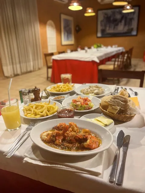 🇳🇪 Niamey’s Hidden Gem: Le Pilier - A Fusion Fiesta!