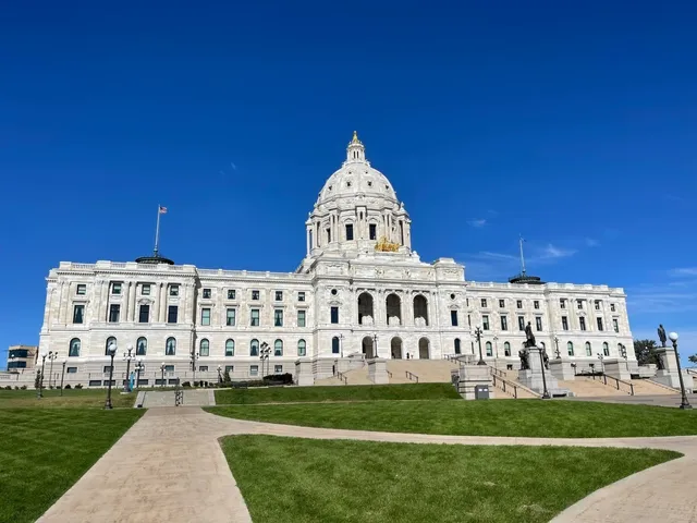 Minneapolis—Behind the Glitz and the Grime 🌇🌟